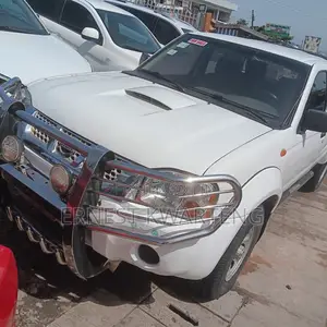 Nissan Hardbody 2014 White