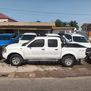 Nissan Hardbody 2014 White