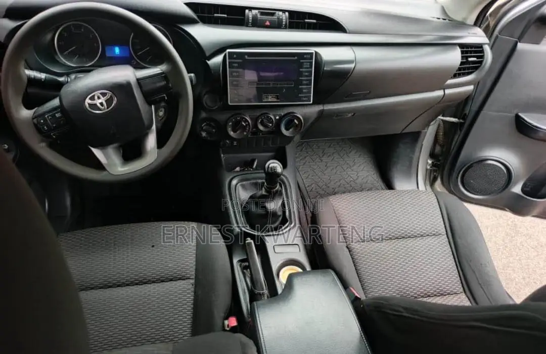 Toyota Hilux 2017 Gray