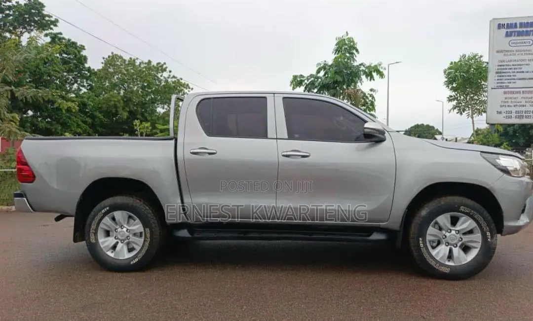 Toyota Hilux 2017 Gray