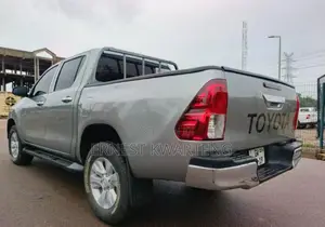 Toyota Hilux 2017 Gray