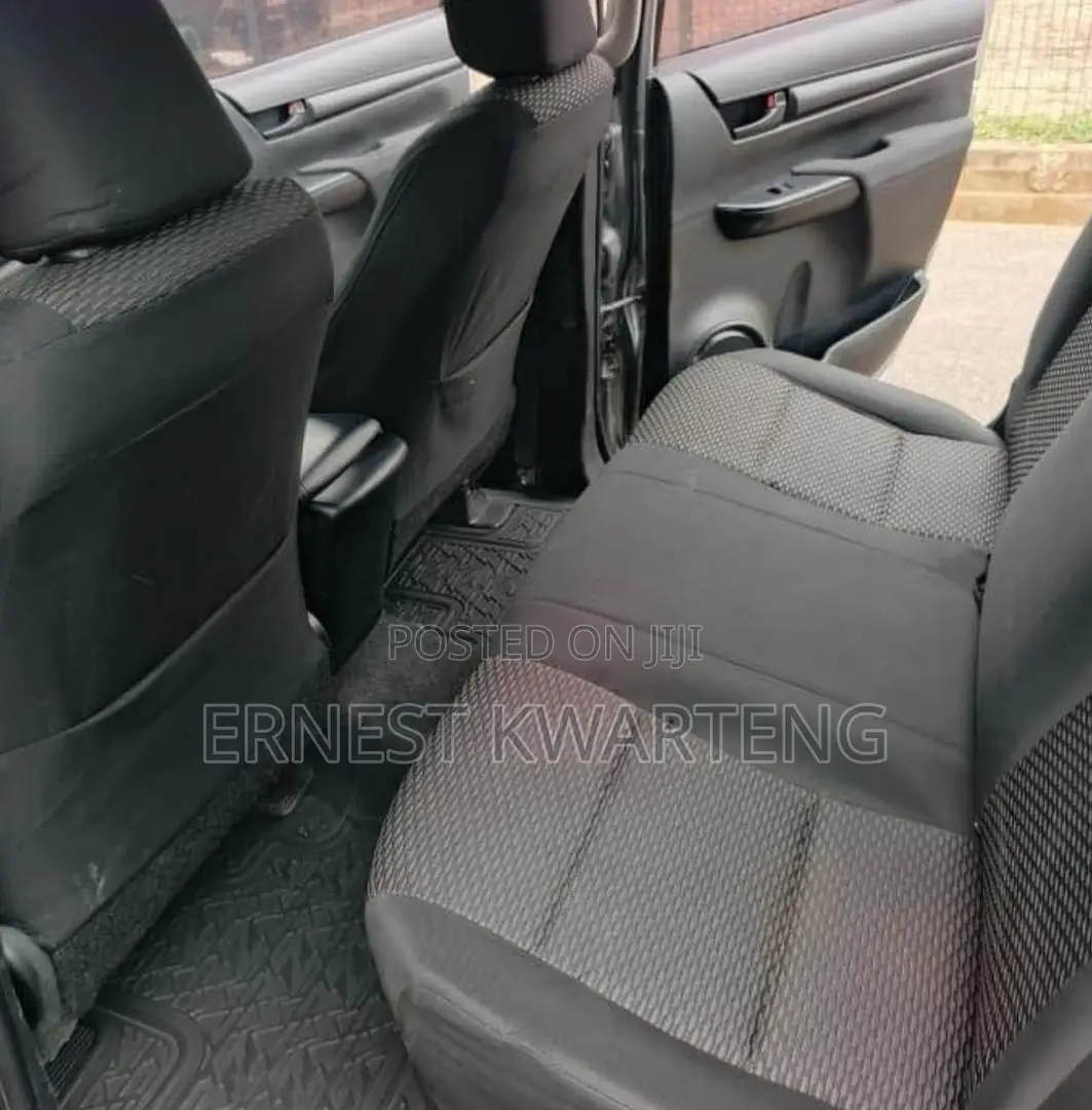 Toyota Hilux 2017 Gray