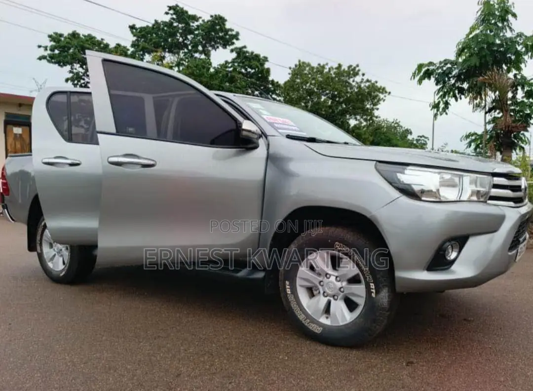 Toyota Hilux 2017 Gray