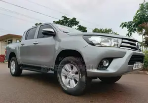 Toyota Hilux 2017 Gray
