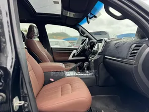 Toyota Land Cruiser 4.6 V8 VX-R 2014 Black