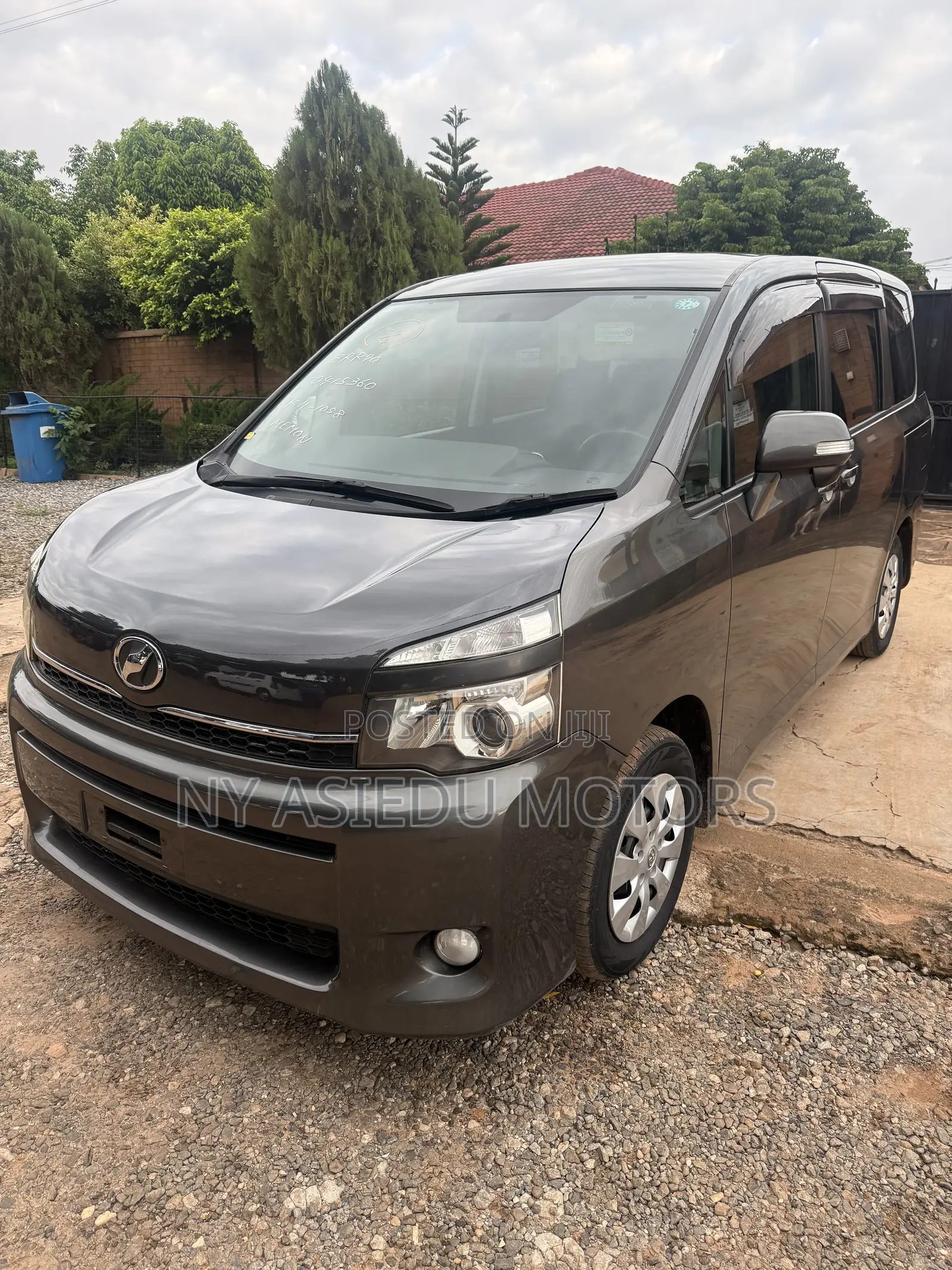 Toyota Voxy 2011 Gray
