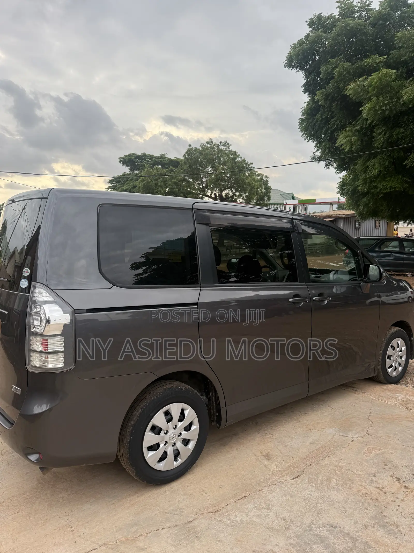 Toyota Voxy 2011 Gray
