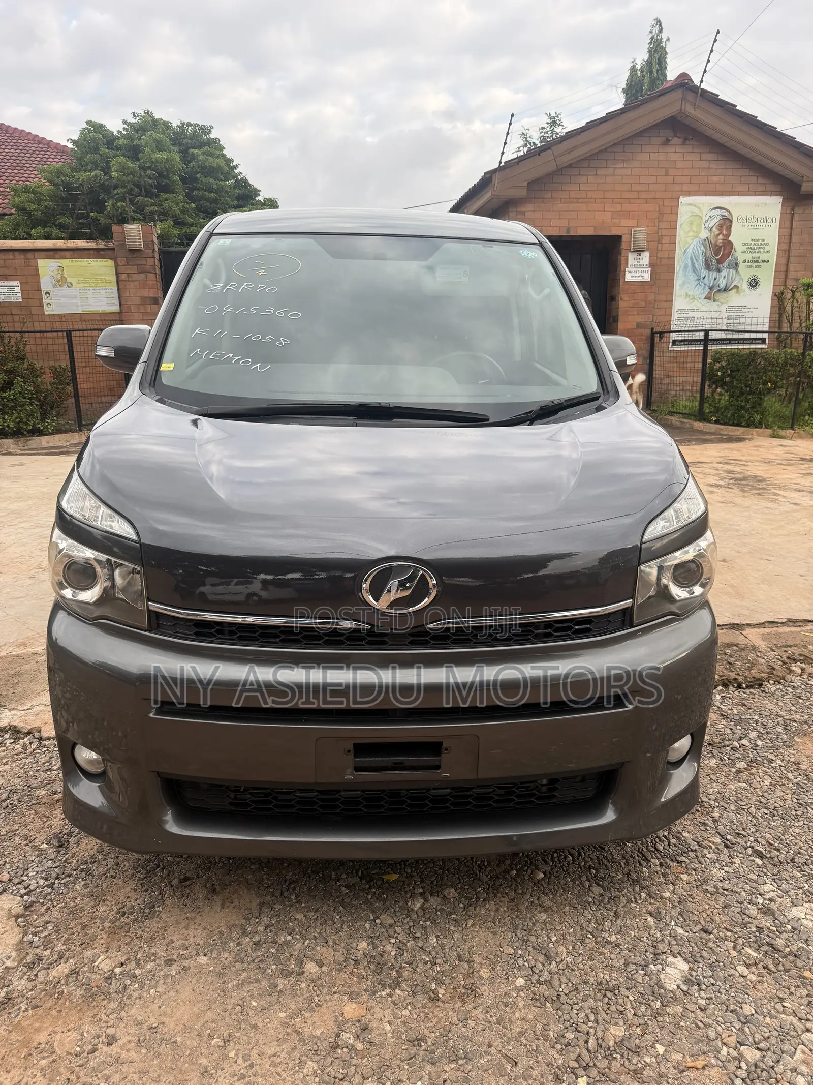 Toyota Voxy 2011 Gray