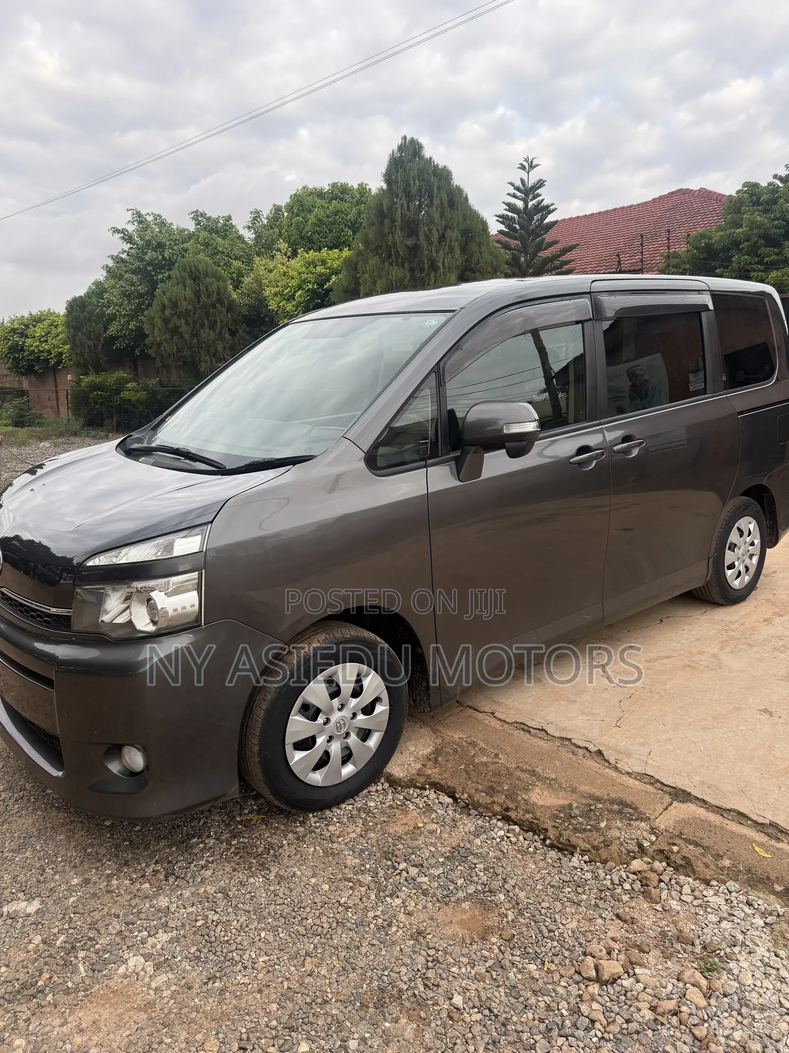 Toyota Voxy 2011 Gray