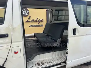 Toyota HiAce 2013 White