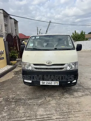 Toyota HiAce 2013 White
