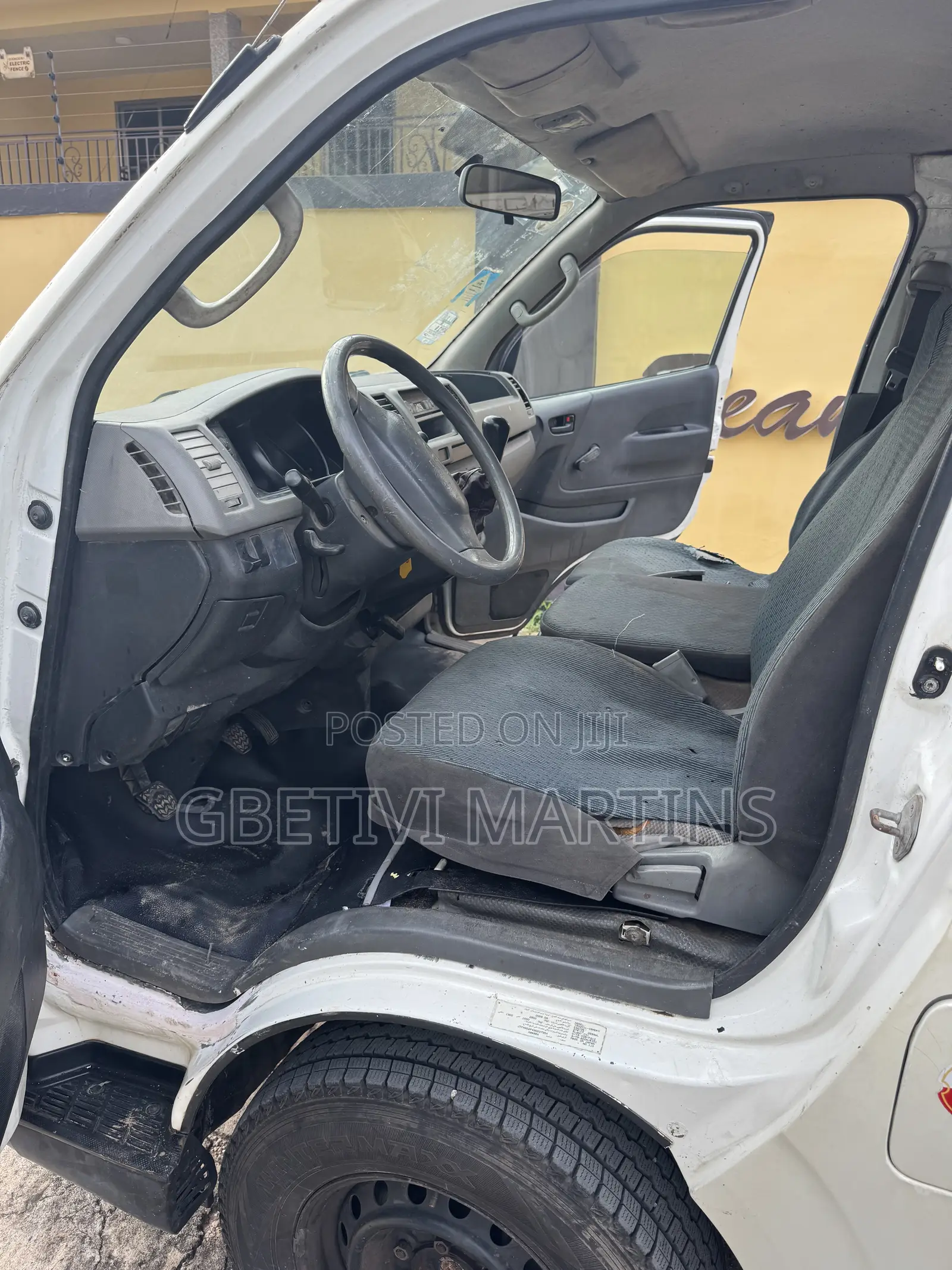 Toyota HiAce 2013 White