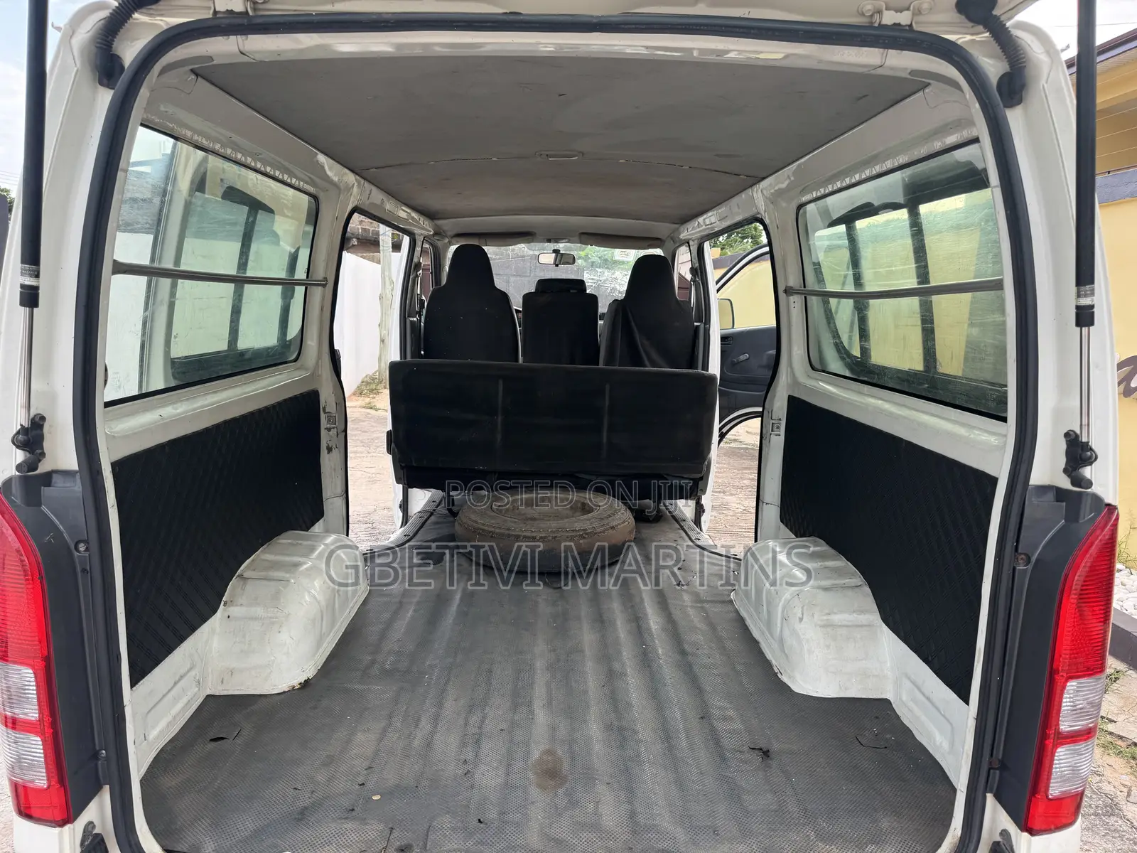 Toyota HiAce 2013 White