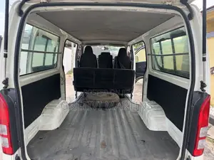 Toyota HiAce 2013 White