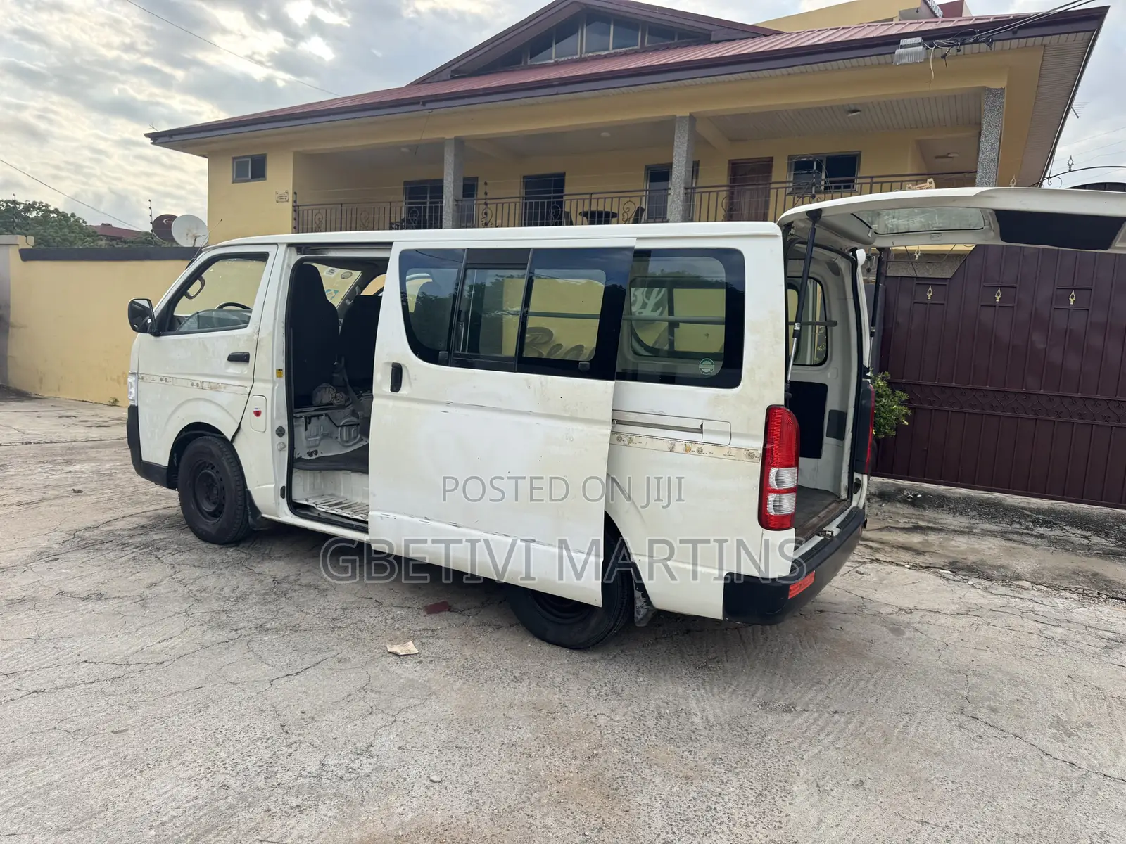 Toyota HiAce 2013 White