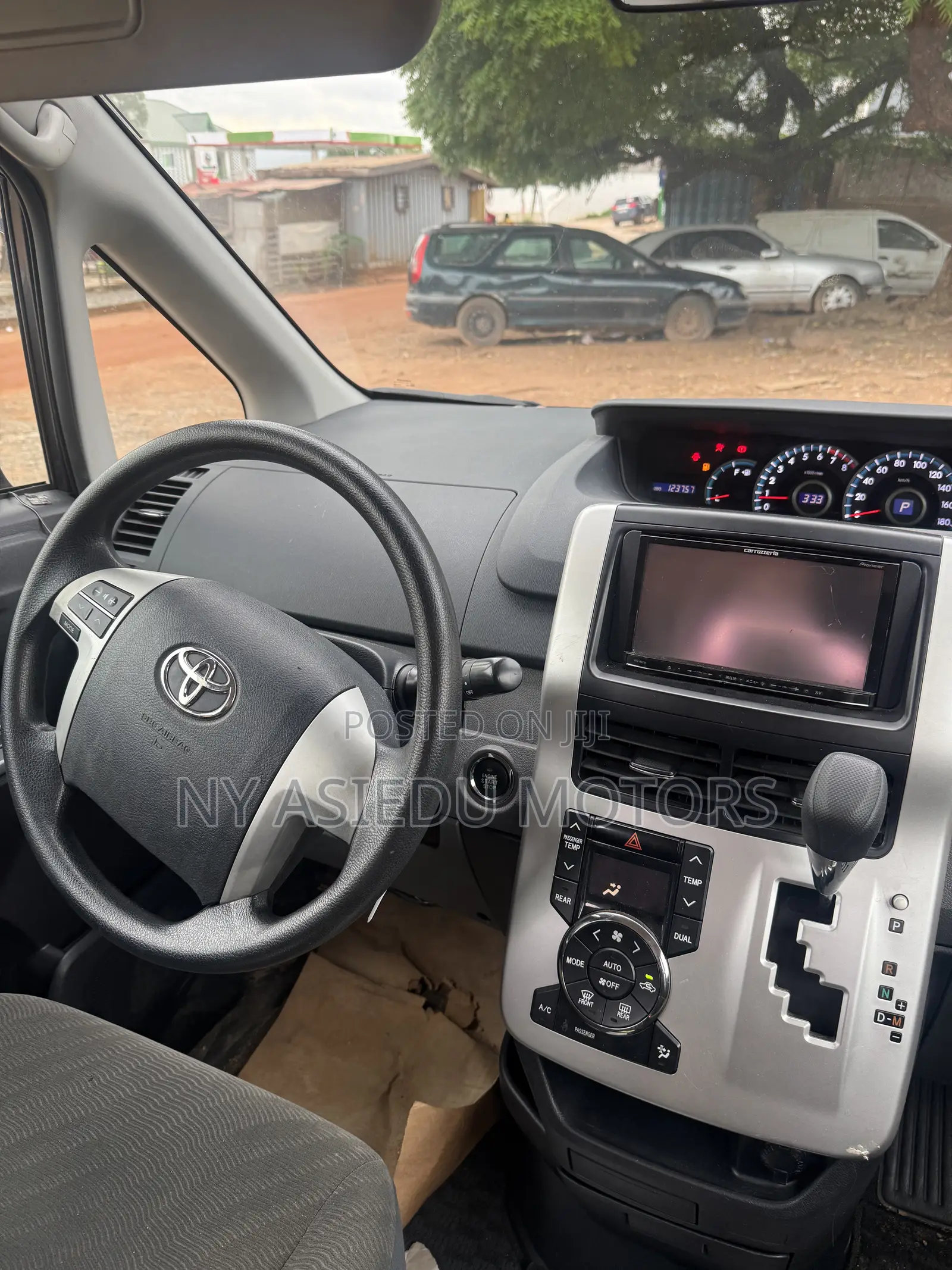 Toyota Voxy 2011 Gray