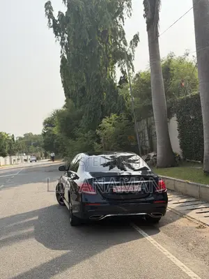 Mercedes-Benz E300 2019 Blue