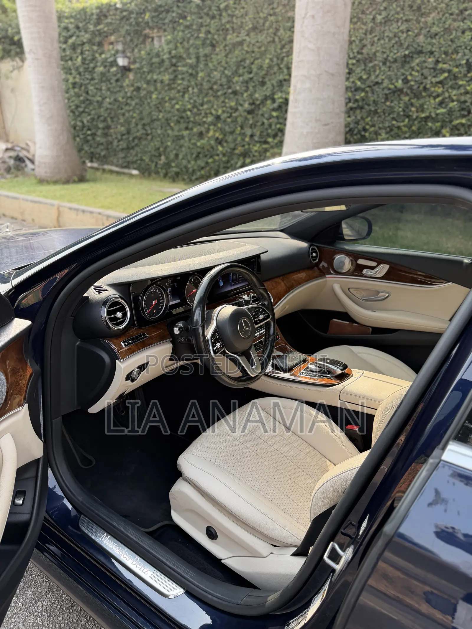 Mercedes-Benz E300 2019 Blue