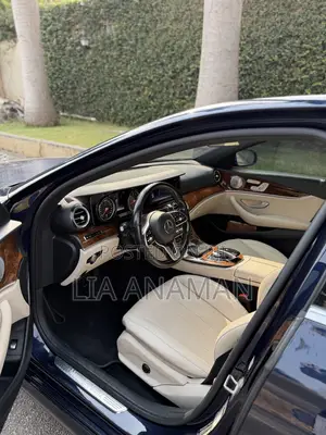 Mercedes-Benz E300 2019 Blue