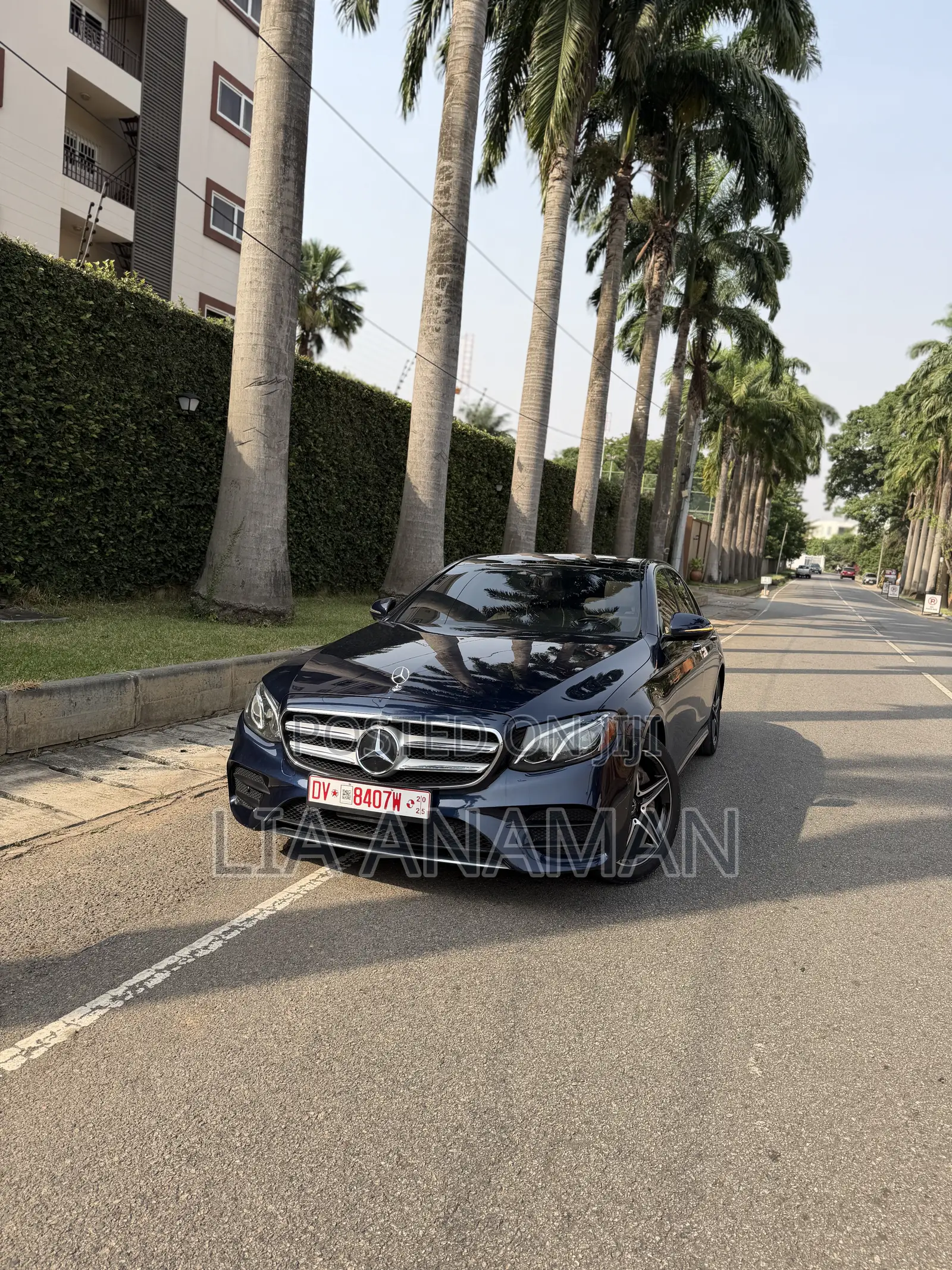 Mercedes-Benz E300 2019 Blue