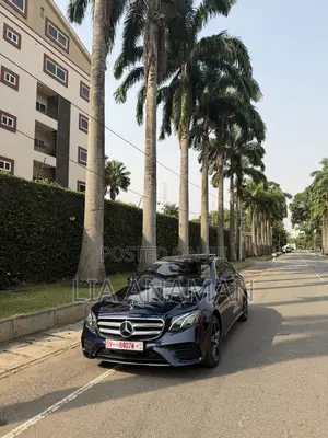 Mercedes-Benz E300 2019 Blue