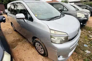 Toyota Voxy 2011 Silver