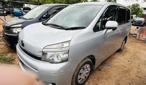 Toyota Voxy 2011 Silver