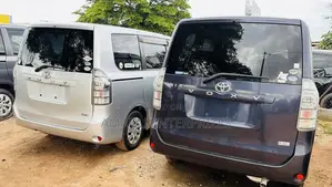 Toyota Voxy 2011 Silver