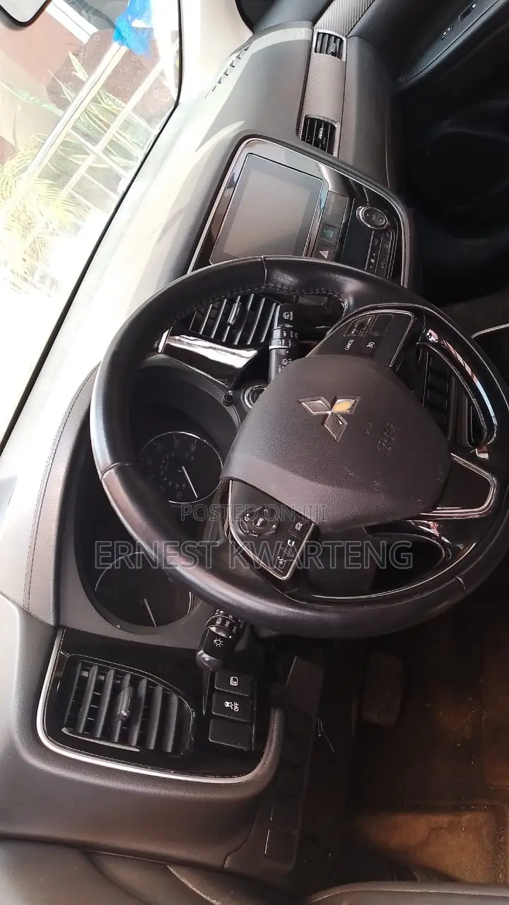 Mitsubishi Outlander 2018 Gray