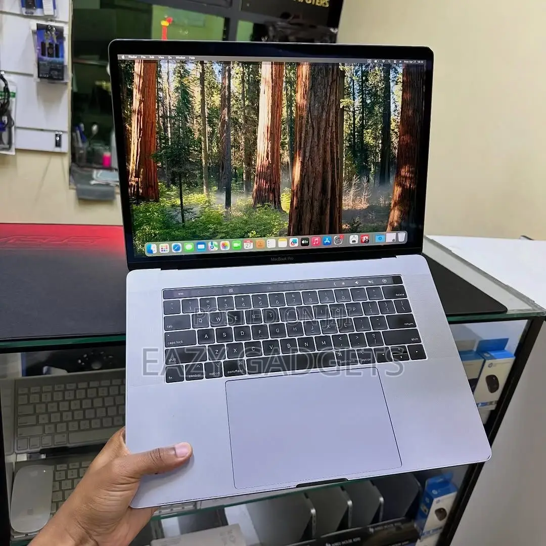 Laptop Apple MacBook Pro 2018 16GB Intel Core i7 SSD 512GB