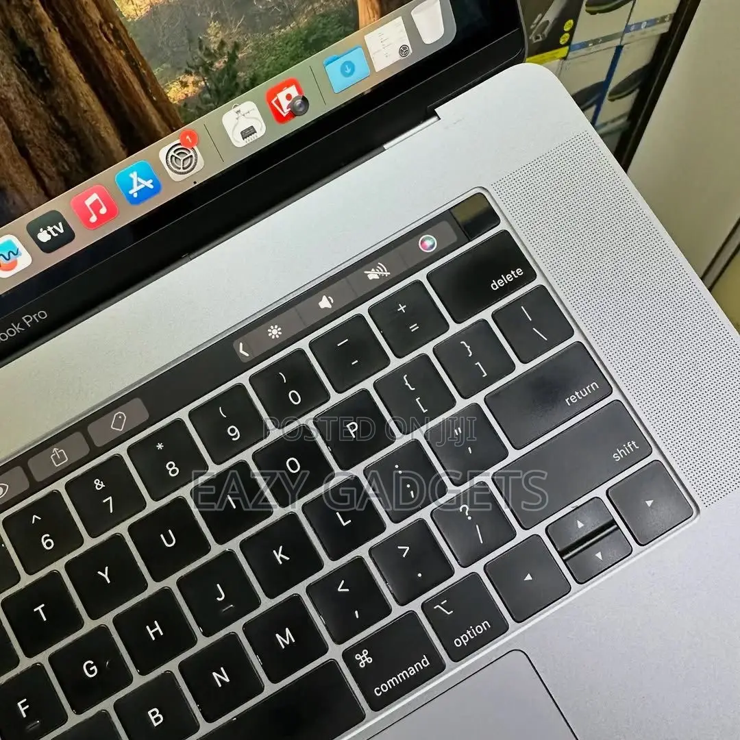 Laptop Apple MacBook Pro 2018 16GB Intel Core i7 SSD 512GB