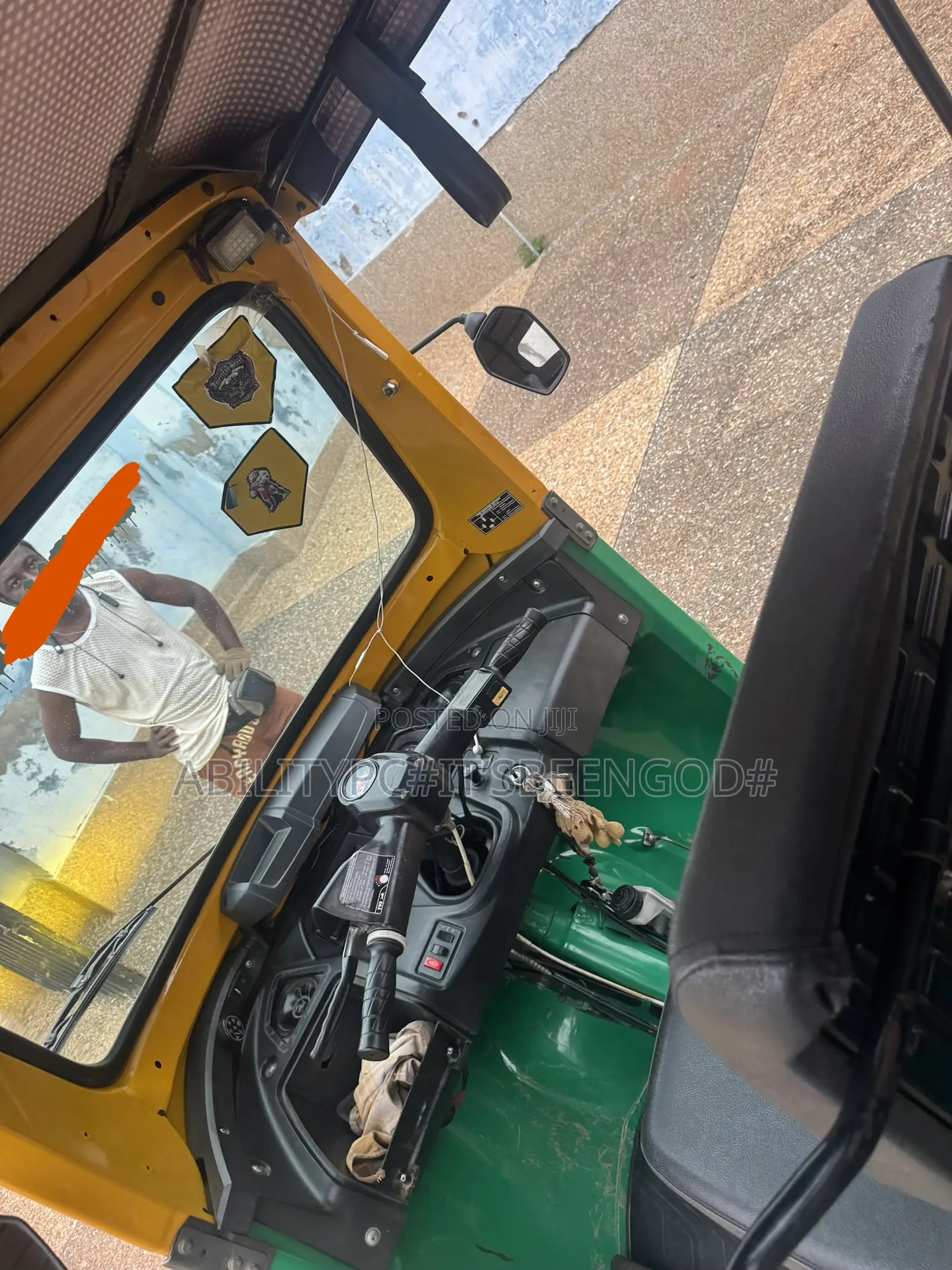 TVS King Cargo 2025 Gold