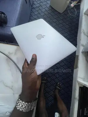 Laptop Apple MacBook Pro 2015 8GB Intel Core i5 SSD 512GB