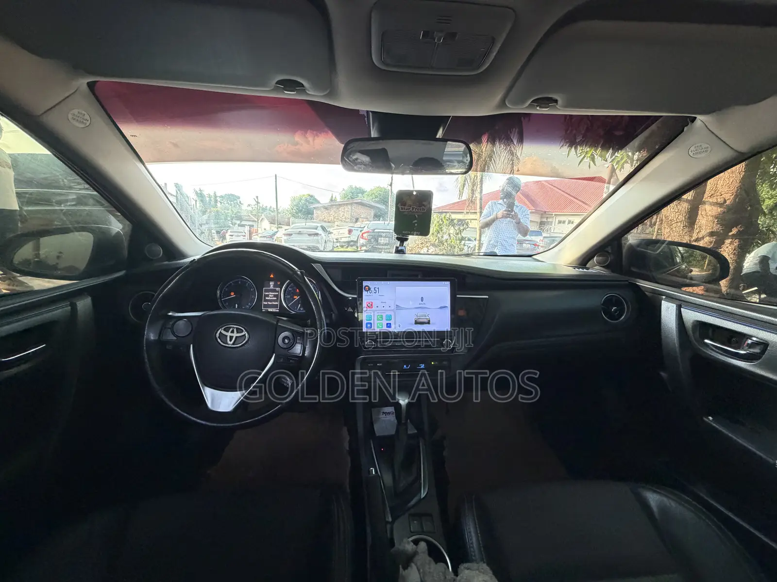 Toyota Corolla SE 4dr Sedan (1.8L 4cyl CVT) 2017 Red