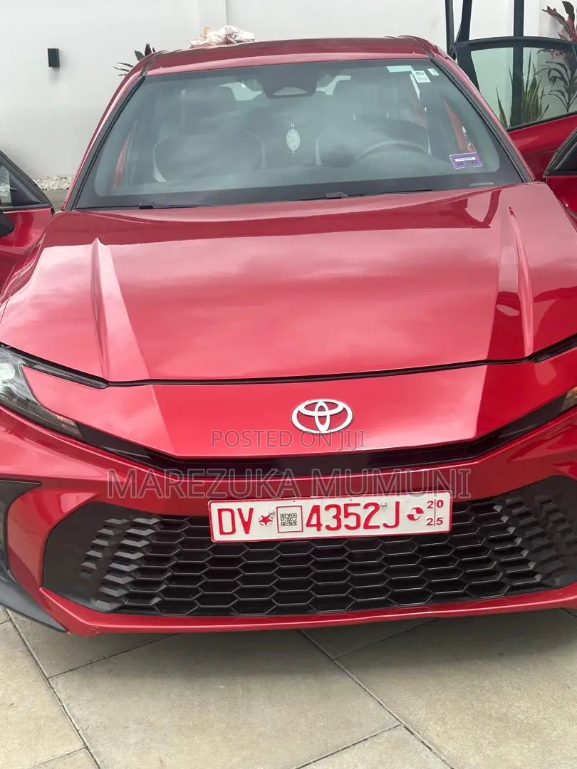 Toyota Camry SE 2025 Red