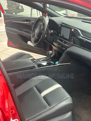 Toyota Camry SE 2025 Red