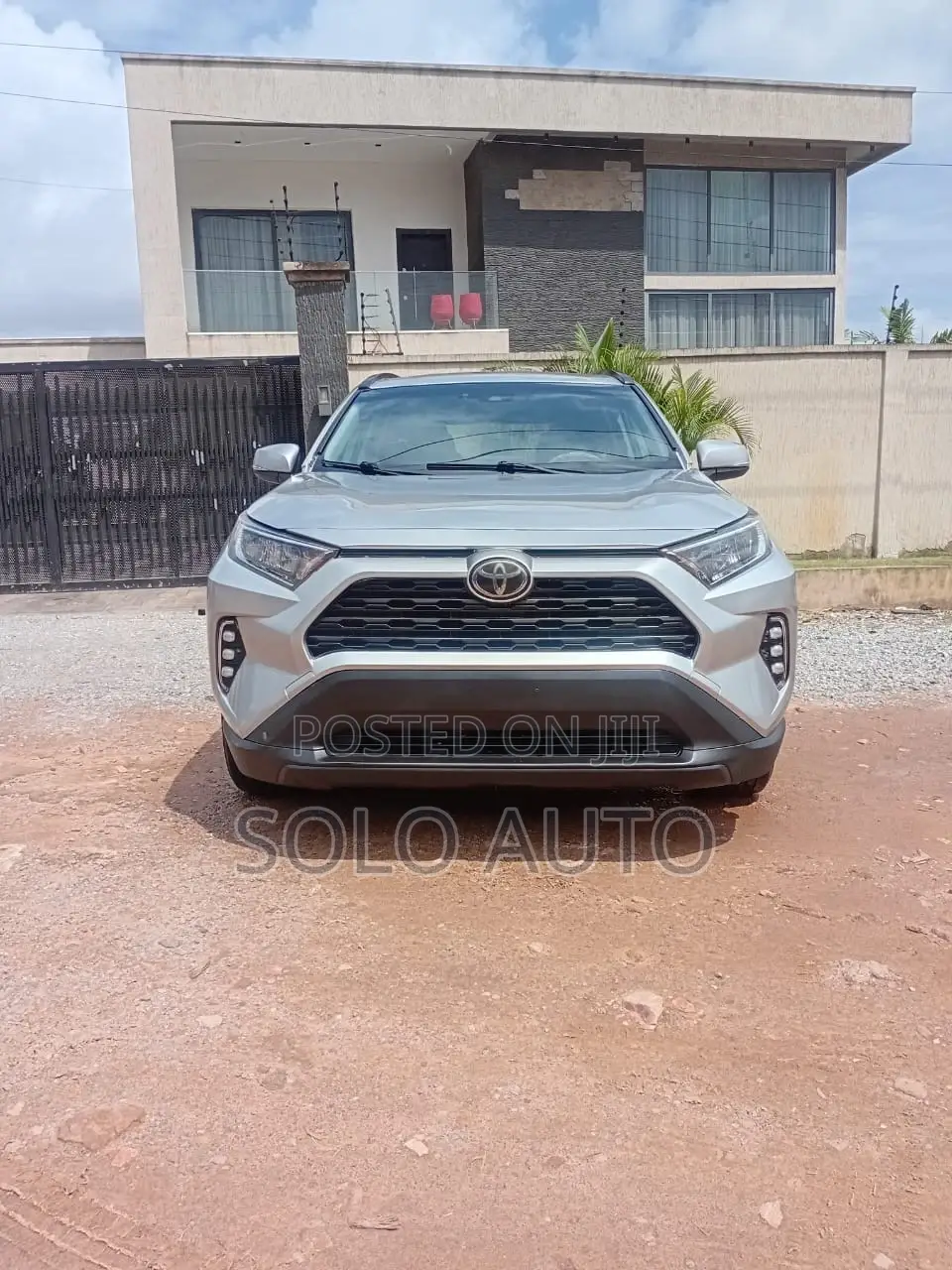 Toyota RAV4 XLE FWD 2020 Silver