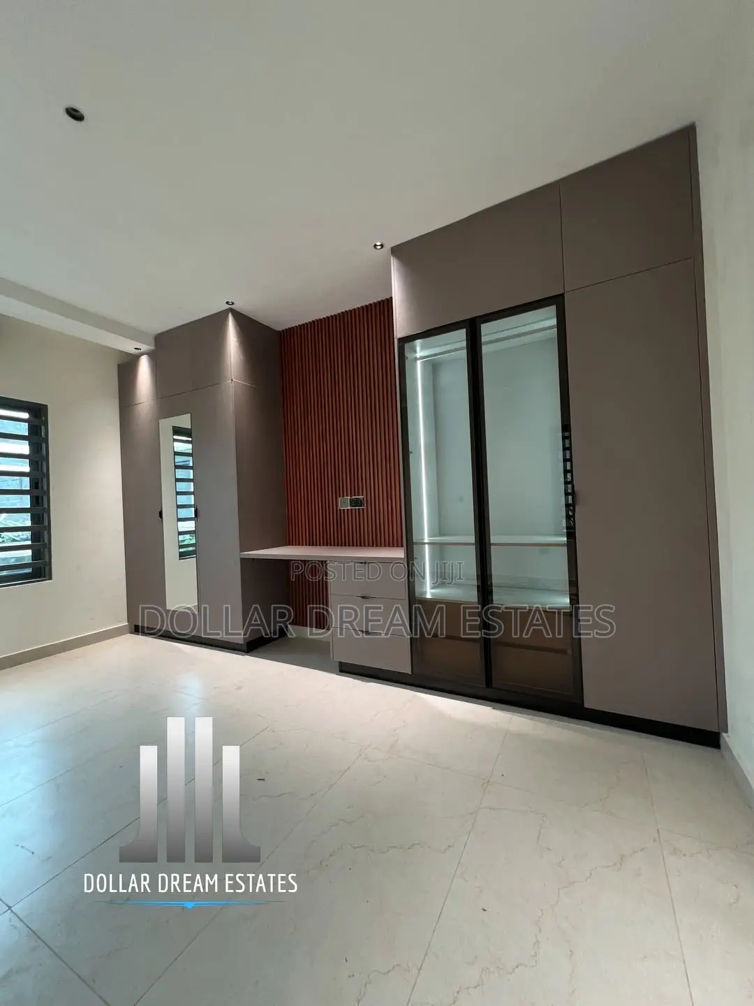 4bdrm Townhouse / Terrace in Airport Residential Area for rent
