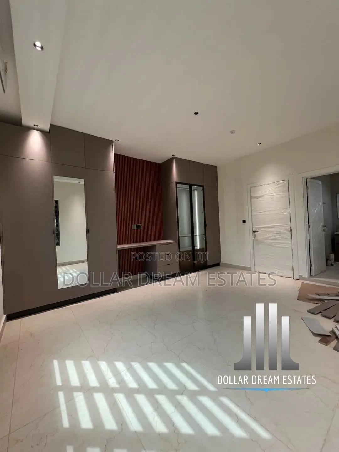 4bdrm Townhouse / Terrace in Airport Residential Area for rent