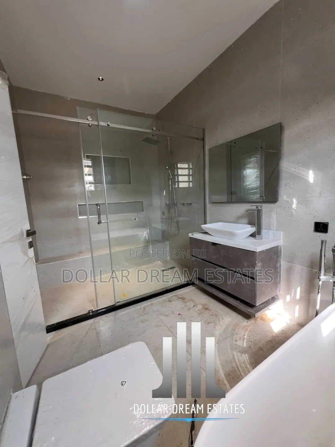 4bdrm Townhouse / Terrace in Airport Residential Area for rent