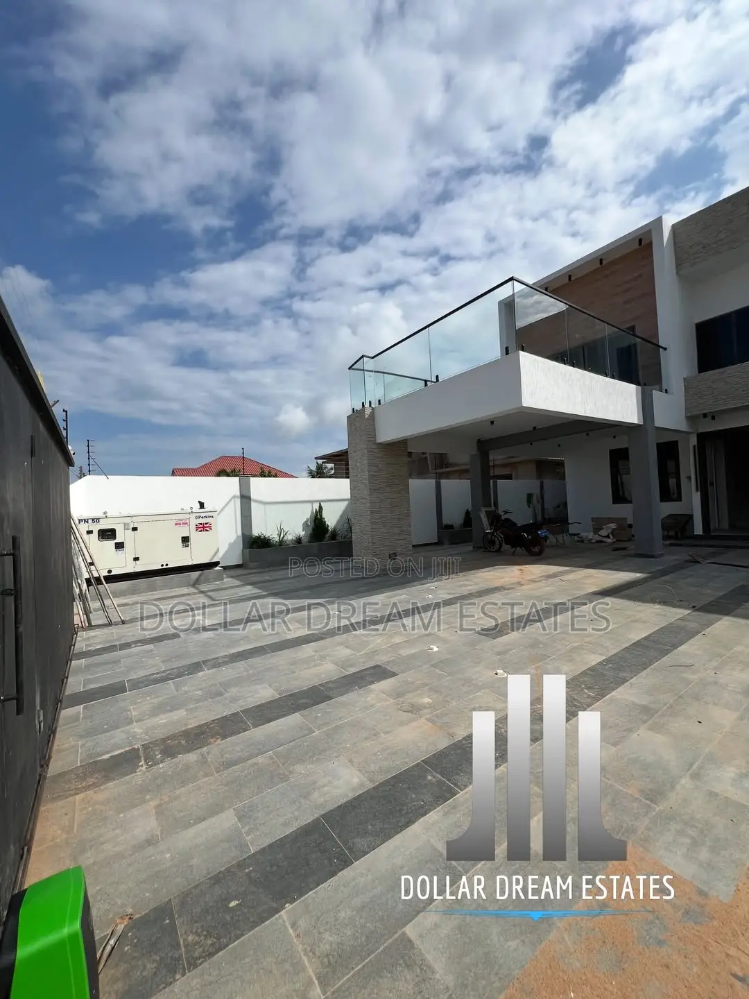 4bdrm Townhouse / Terrace in Airport Residential Area for rent