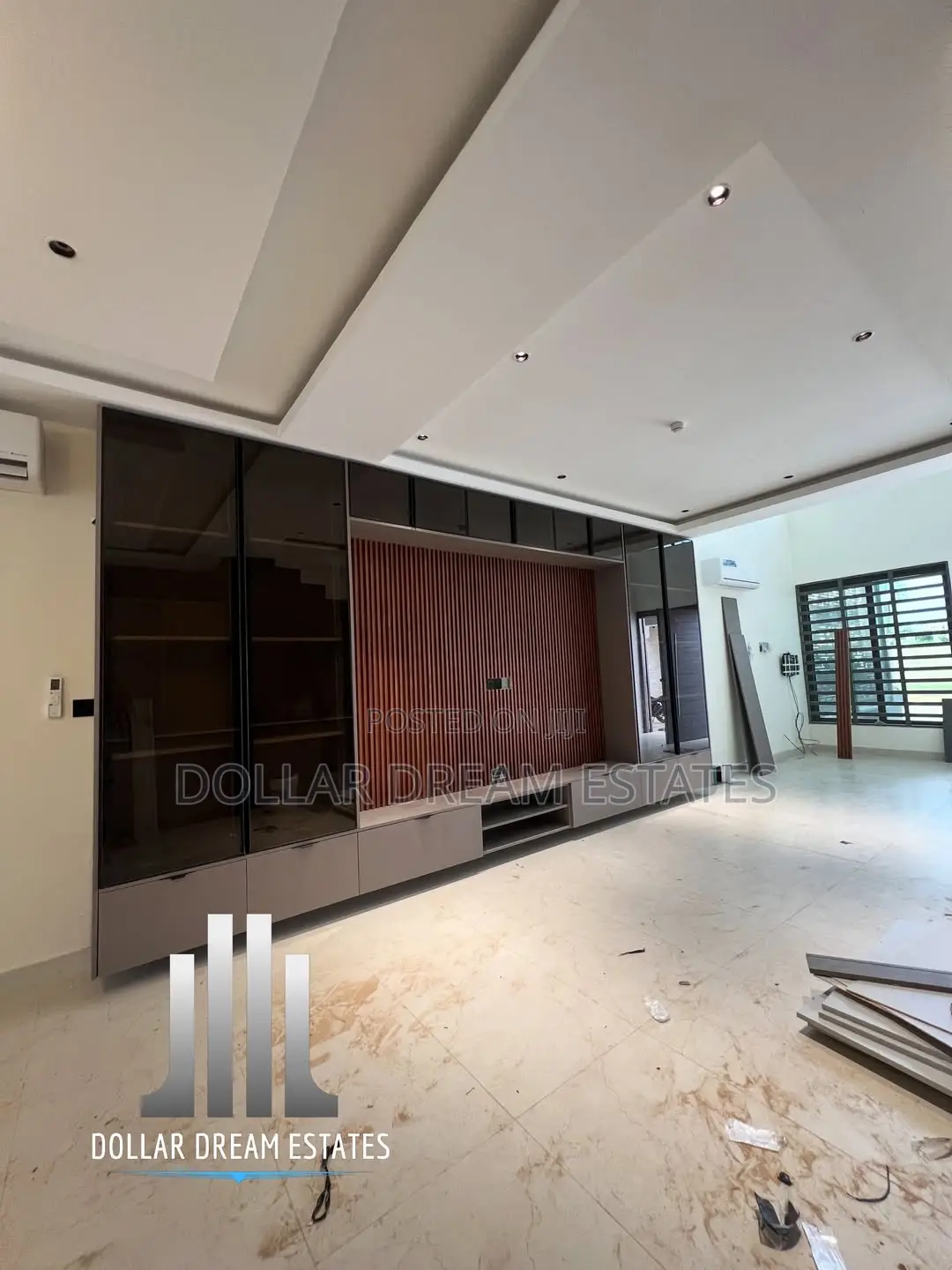 4bdrm Townhouse / Terrace in Airport Residential Area for rent