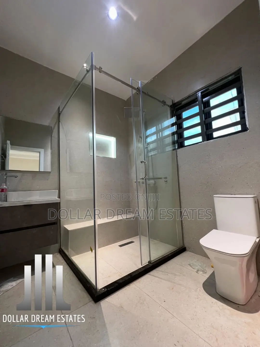 4bdrm Townhouse / Terrace in Airport Residential Area for rent