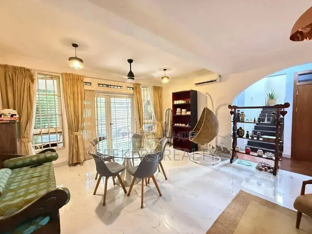 Furnished 3bdrm House in Seekers Realty, Coffee Shop Area for rent