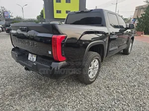 Toyota Tundra 2023 Black