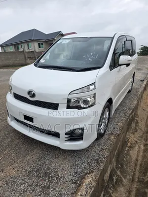 Toyota Voxy 2011 White