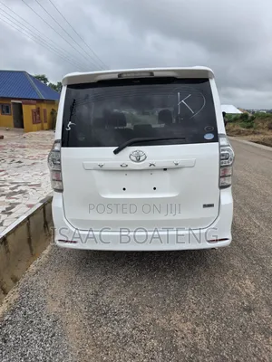 Toyota Voxy 2011 White