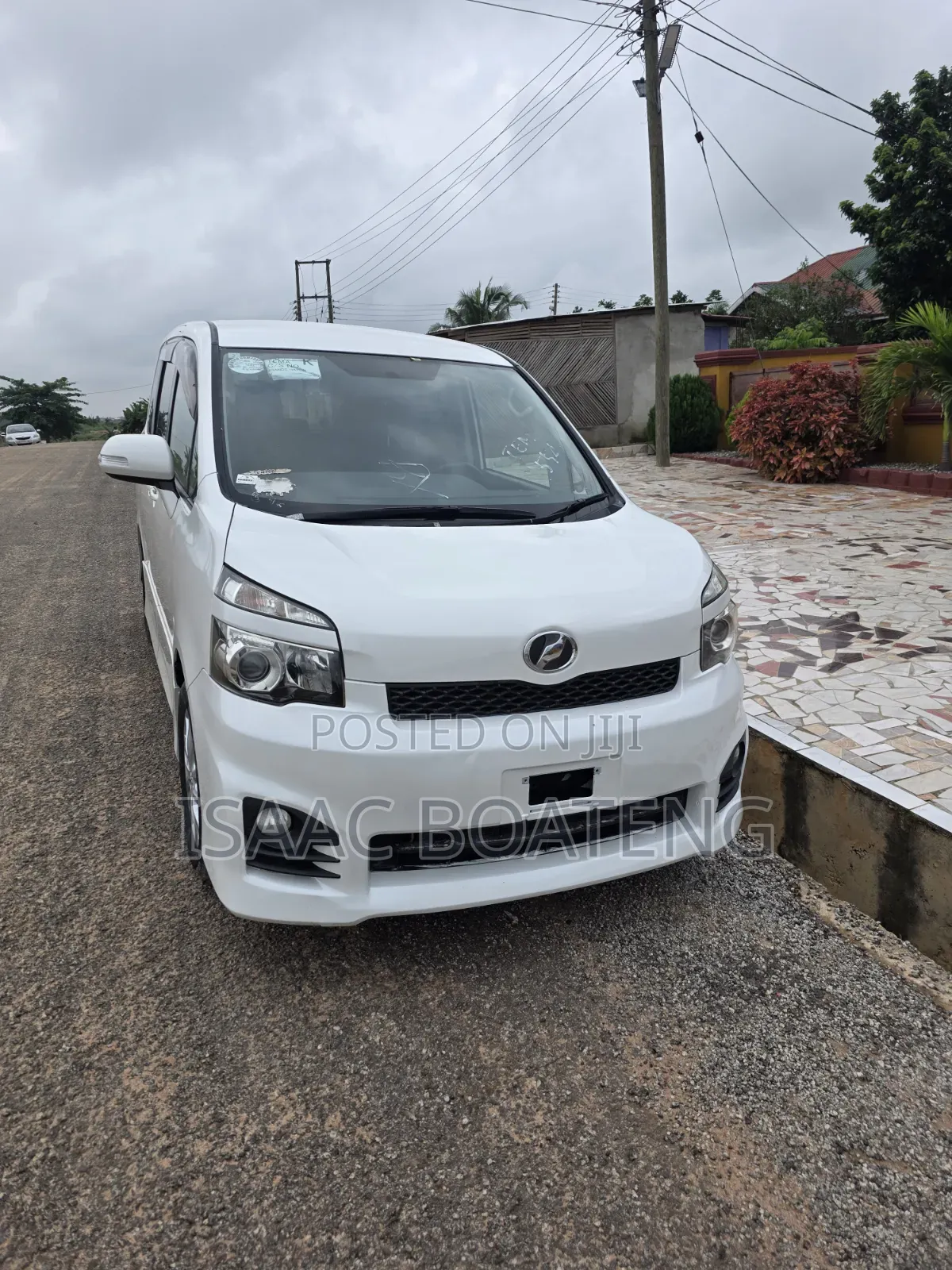 Toyota Voxy 2011 White