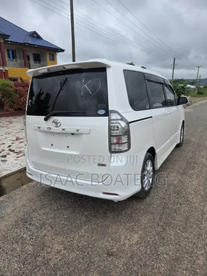 Toyota Voxy 2011 White