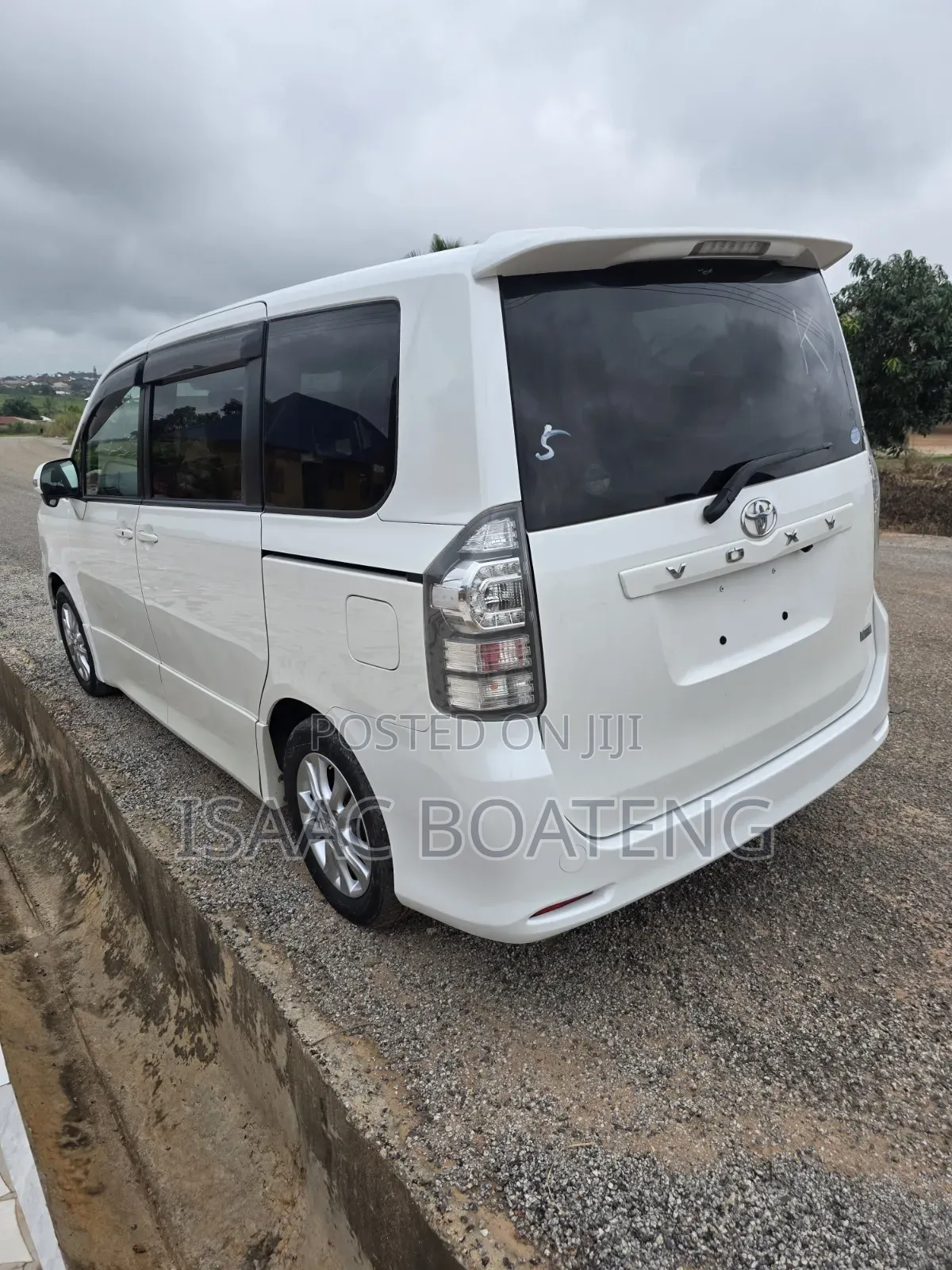 Toyota Voxy 2011 White